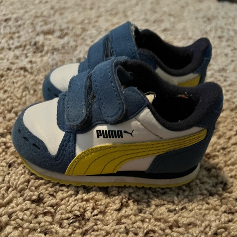 Toddler boy size 4 Puma tennis shoes